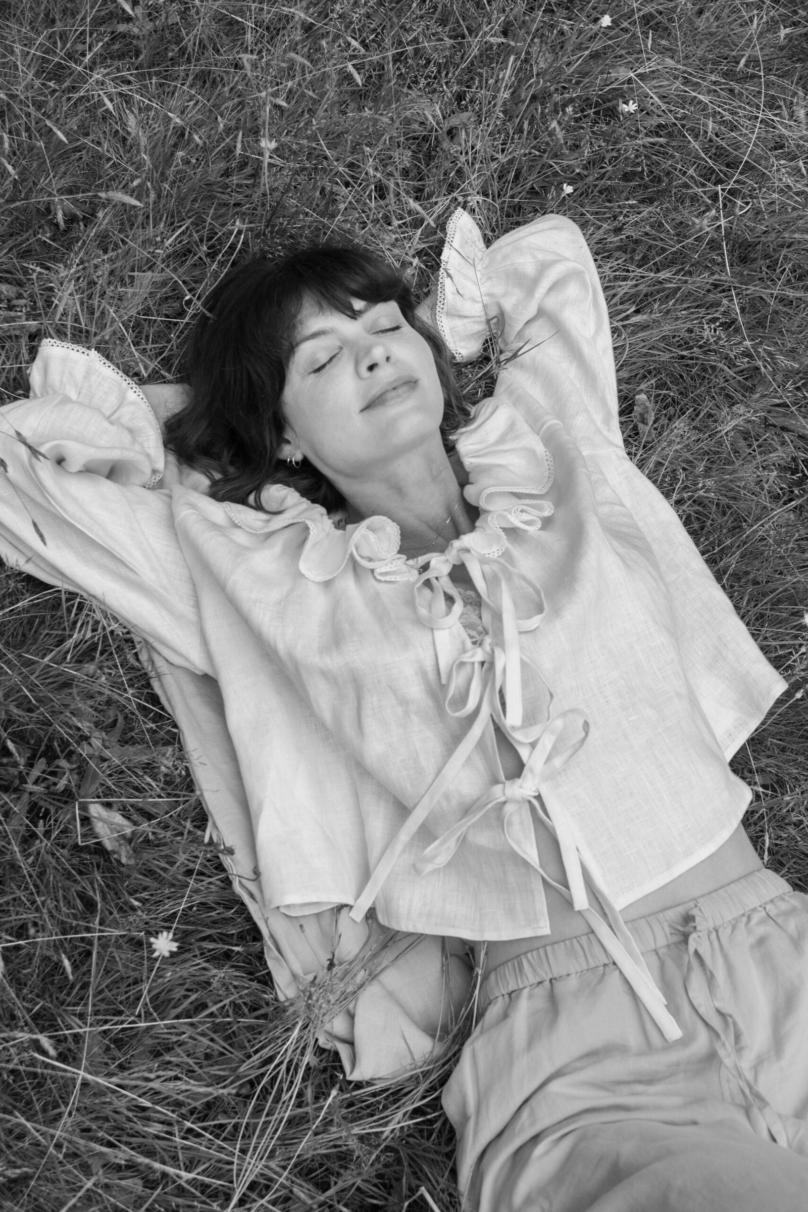 Fraise Tie Front Linen Blouse Pistachio - Image 3